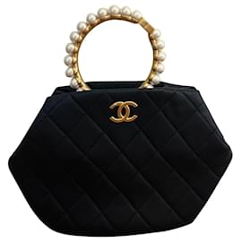 Chanel-CHANEL Metiers d’Art 2021 Clutch mit Perlengriff in sechseckiger Form aus schwarzem Leder-Schwarz
