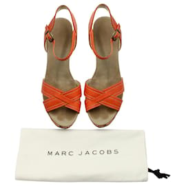 Marc Jacobs-Marc Jacobs Floral Wedge Sandalen aus orangefarbenem Leder -Orange