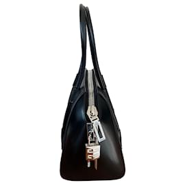 Givenchy-Givenchy Antigona Mini Bag in Black Calfskin Leather-Black