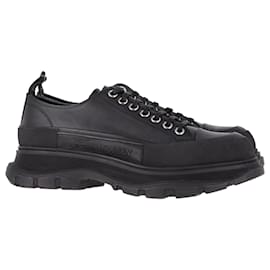 Alexander Mcqueen-Alexander McQueen Tread Slick Sneakers in Black Leather-Black