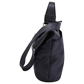 Bulgari-Beim Öffnen dieser Tasche kommt ein geräumiges, mit Stoff ausgekleidetes Inneres zum Vorschein.-Schwarz