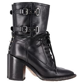 Valentino Garavani Botas Rockstud com fivela e salto alto em couro preto Marrom Vermelho