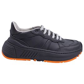 Sneakers basse stringate Speedster di Bottega Veneta in pelle nera Nero