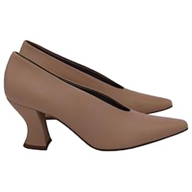 Bottega Veneta-Bottega Veneta Almond Pumps em couro de pele de cordeiro bege-Marrom,Bege