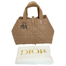 Dior-Dior mittelgroße Toujours-Tasche aus hellbraunem Macrocannage-Kalbsleder.-Braun,Beige