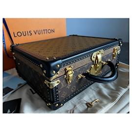 Louis Vuitton-Coteville 40 reverse-Black