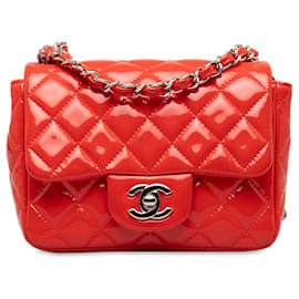 Chanel-Bolsa Crossbody Red Chanel Mini Patent Classic Quadrada com Aba Única-Vermelho