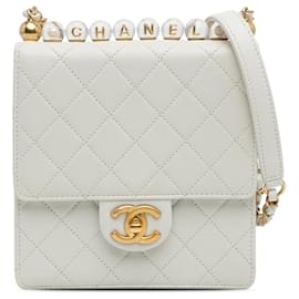 Chanel-Bolso bandolera con solapa y perlas pequeñas y elegantes de Chanel blanco-Blanco