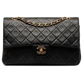 Chanel-Bolso de hombro con solapa y forro de piel de cordero clásico mediano Chanel negro-Negro