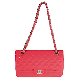 Chanel-Bolso con solapa con forro clásico mediano de charol acolchado rosa caramelo de Chanel-Rosa