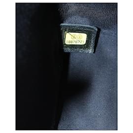 Chanel-Chanel Medium Cube Boy Bag aus schwarzem Leder-Schwarz