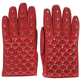 Valentino Garavani-Valentino Garavani Quilted Rockstud Embellished Gloves in Burgundy Leather-Red,Dark red