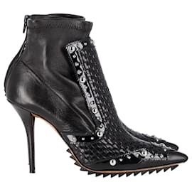 Givenchy-Botines con tachuelas de hierro de Givenchy en cuero negro-Negro