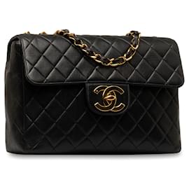 Chanel-Bolsa de ombro com aba única Chanel Jumbo XL preta clássica em pele de cordeiro-Preto