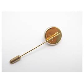 Chanel-VINTAGE CHANEL PEARL AND CC LOGO GOLD METAL BROOCH CIRCA 1980 GOLDEN PINS BROOCH-Golden