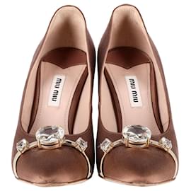 Miu Miu-Zapatos de tacón con adornos de joyas de Miu Miu en satén beige-Castaño,Beige