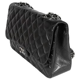 Chanel-Bolsa Chanel Black acolchoada pele de cordeiro Jumbo Classic com aba simples-Preto