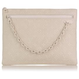 Louis Vuitton-LOUIS VUITTON Bolsas clutch Lou-Branco