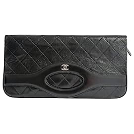 Chanel-Chanel Chanel Clutch Handtasche aus schwarzem Matelassé-Leder-Schwarz