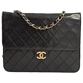 Chanel-Chanel Chanel Classic matelassé shoulder bag in black leather-Black