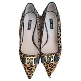 Escada-Zapatos de tacón de leopardo de Escada-Estampado de leopardo