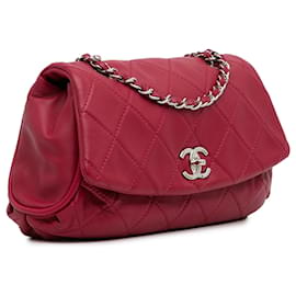 Chanel-Bolsa de ombro com aba curvada Chanel vermelha em couro de bezerro acolchoado-Vermelho