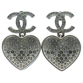 Chanel-Boucles d'oreilles pendantes coeur en résine strass CC argenté Chanel-Noir,Argenté