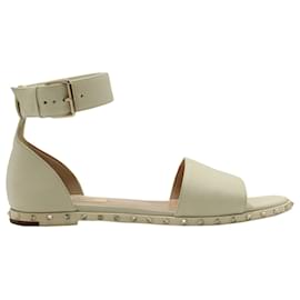 Valentino Garavani-Valentino Rockstud Accents Sandals in Cream Leather-White,Cream