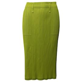 Pleats Please-Pleats Please gerader Bleistiftrock aus grünem Polyester-Grün