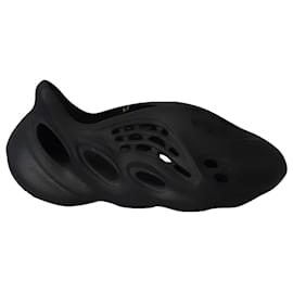 Adidas-Adidas Yeezy Foam Runner Sneakers in Onyx Black Rubber-Black