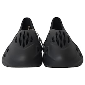 Adidas-Adidas Yeezy Foam Runner Sneakers in Onyx Black Rubber-Black