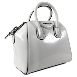 Givenchy-Bolso satchel Antigona mini de charol blanco de Givenchy-Blanco