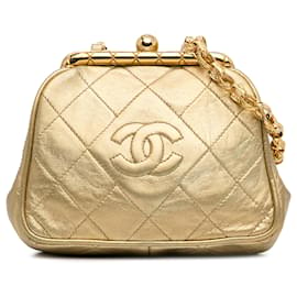 Chanel-Bolsa Chanel CC em pele de cordeiro dourada com moldura Kiss Lock-Dourado