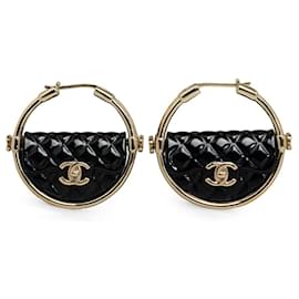 Chanel-Pendientes de aro con bolso con solapa acolchado de resina Chanel dorados-Dorado