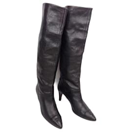 Chanel-Botas hasta la rodilla de Chanel en piel de grano negro con puntera y logo CC en talla 41,5 C.-Negro