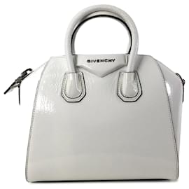Givenchy-Mini satchel Antigona de charol blanco de Givenchy-Blanco