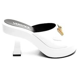 Versace-Sandálias-Fora de branco
