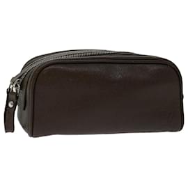 Louis Vuitton-Bolso de mano LOUIS VUITTON Taiga Trousse Yvan Grizzly M32498 LV Auth 67738-Castaño