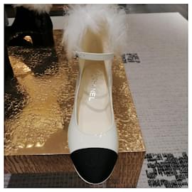 Chanel-Zapatos de tacón cuadrado-Blanco