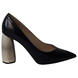 Marc Jacobs-Marc Jacobs Print Block Heel Pointed Court Shoes in Black Leather-Black