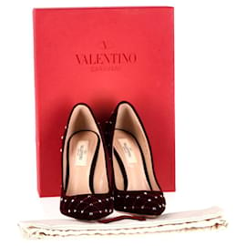 Valentino Garavani-Zapatos de tacón acolchados Rockstud Spike de Valentino Garavani en terciopelo burdeos-Burdeos