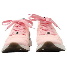 Chanel-Chanel 2020 Zapatillas deportivas entrelazadas con logo CC en tejido sintético rosa-Rosa