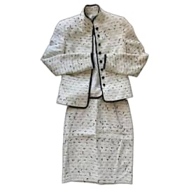Escada-Ensemble jupe et veste en tweed ivoire Escada, orné de perles, taille 34-Blanc