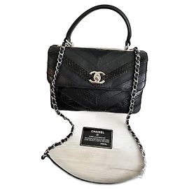 Borsa Chanel Infinity nera in pelle e pitone Nero