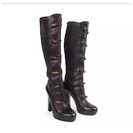 Gucci-Gucci Kniehohe Stiefel mit hohem Absatz aus schwarzem Leder, Bambusschnalle und Steppmuster.-Schwarz