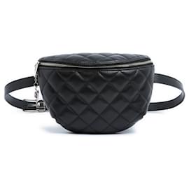 Chanel-Bolso Chanel Classique CC en cuero negro en cinturón ajustable, en perfecto estado.-Negro