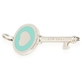 Tiffany & Co-TIFFANY Y COMPAÑIA. Colgante con forma de llave en forma de corazón esmaltado en plata de ley-Otro