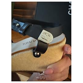 Chanel-Cuñas de sandalia-Negro,Burdeos
