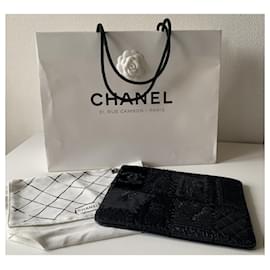 Chanel-Clutchs-Negro