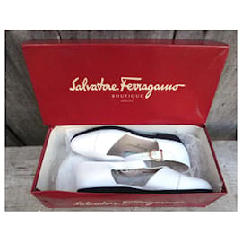 Salvatore Ferragamo-Sandalen-Weiß